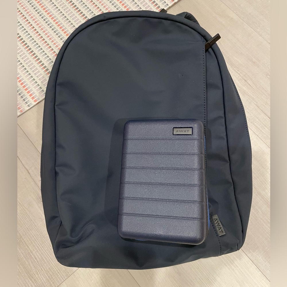AWAY The Everywhere Zip Backpack NAVY + United Airlines Polaris amenity kit !!